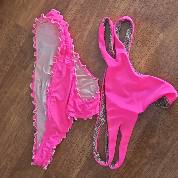 Bikini tops and bottoms - Picture 2 of 11